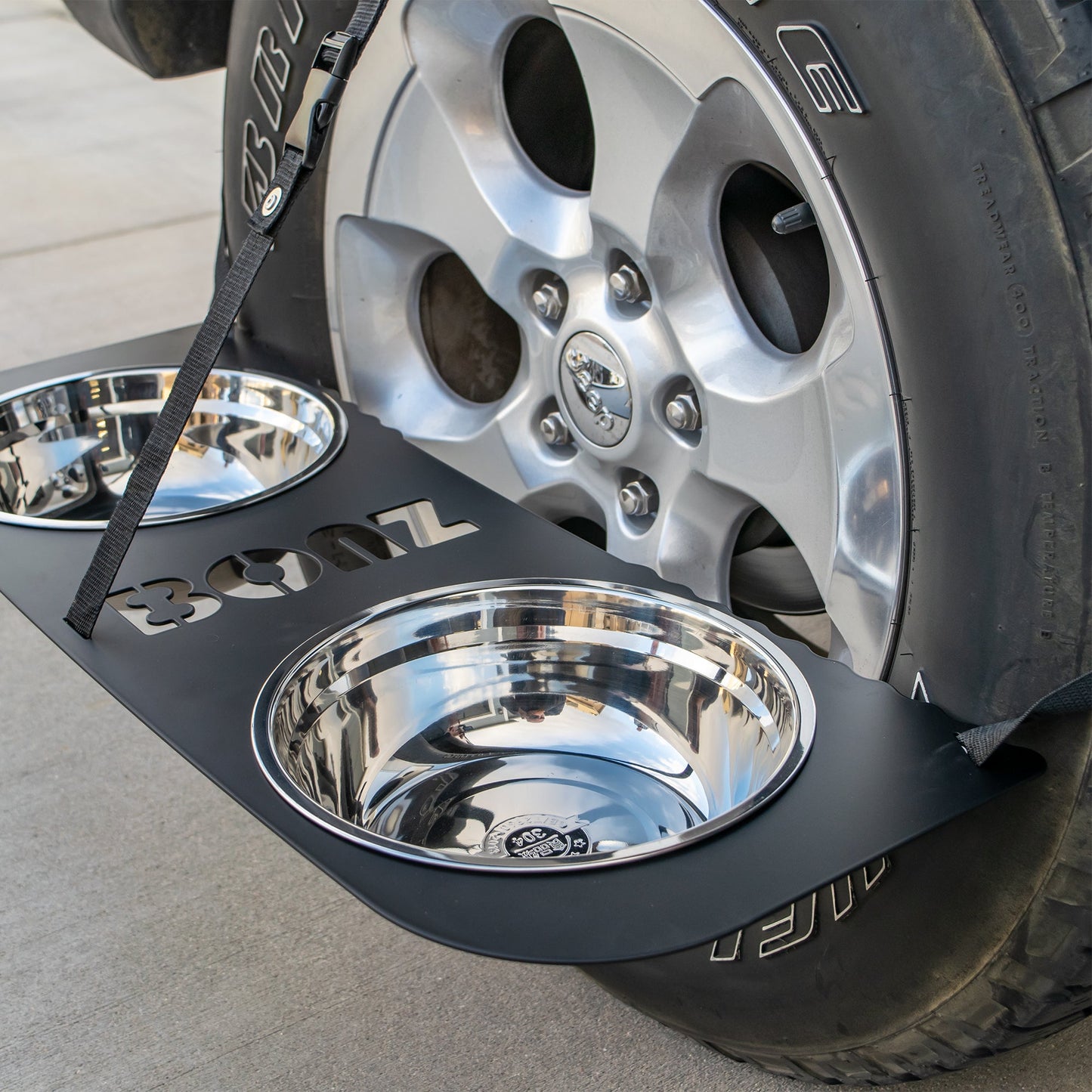 DRT BONZ Tire Mounted Dog Bowl Holder